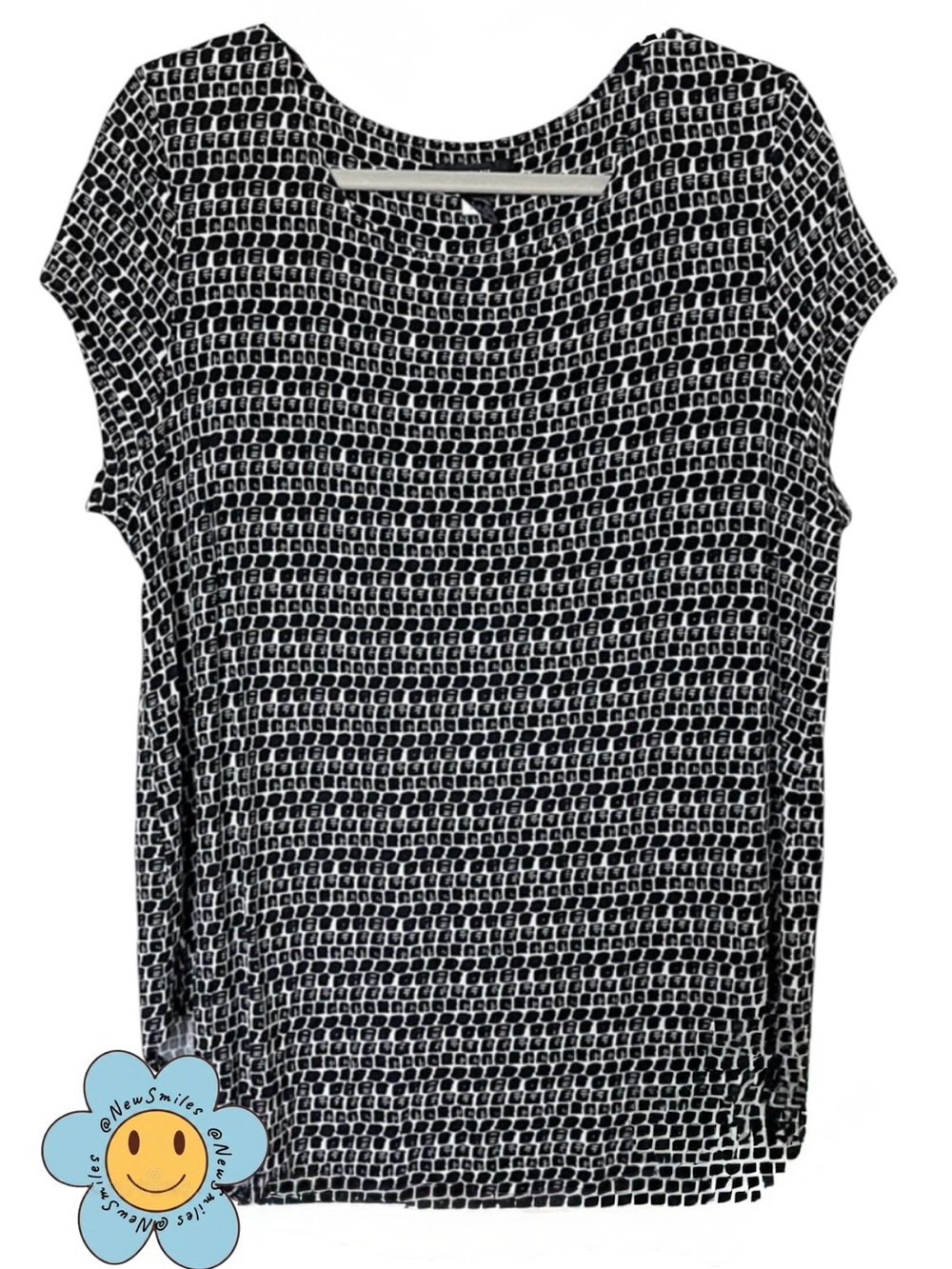 Alfani ~ Soft & Flowy Blouse ~ Black & White ~ Cap Sleeve ~ Geometric Patterned